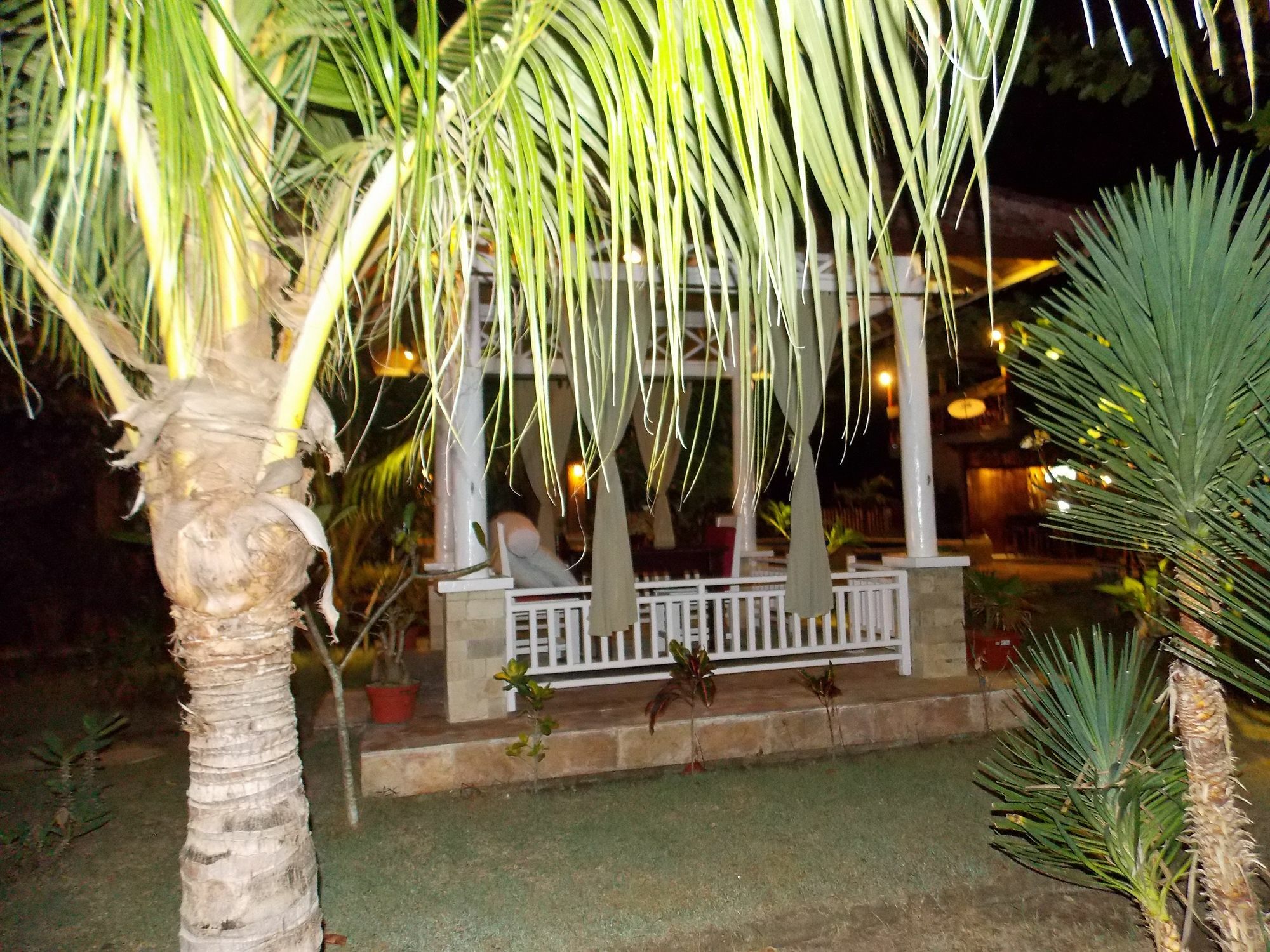 Tropical Hideaways Resort Gili Meno Exterior photo